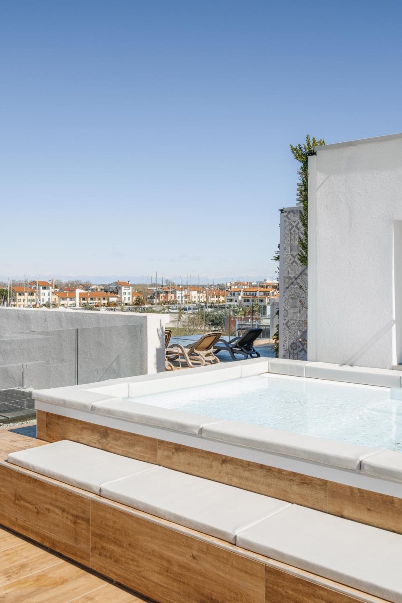 Sea Breeze Aparthotel Caorle Exterior photo